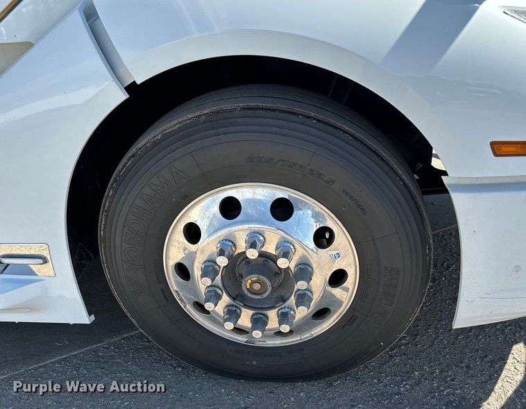 image for item NL9947 2020 Volvo  VNL64T semi truck