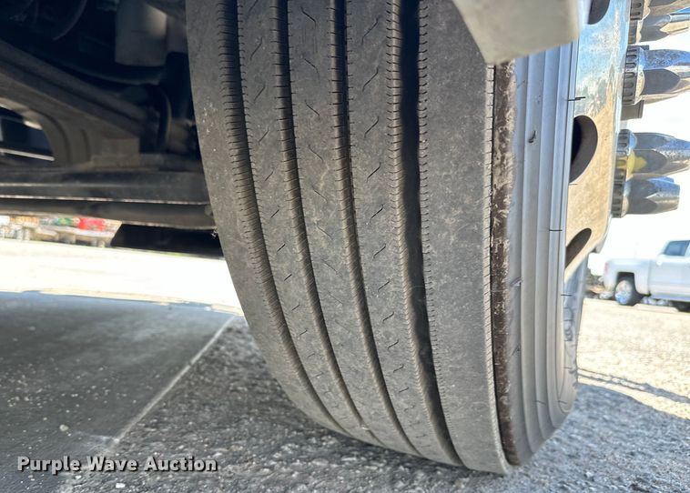 image for item NL9947 2020 Volvo  VNL64T semi truck