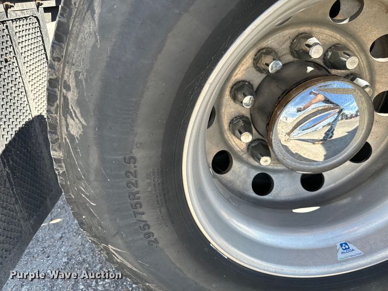 image for item NL9947 2020 Volvo  VNL64T semi truck