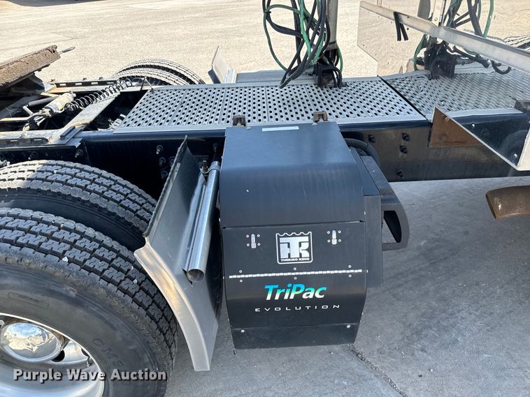 image for item NL9948 2020 Volvo  VNL semi truck