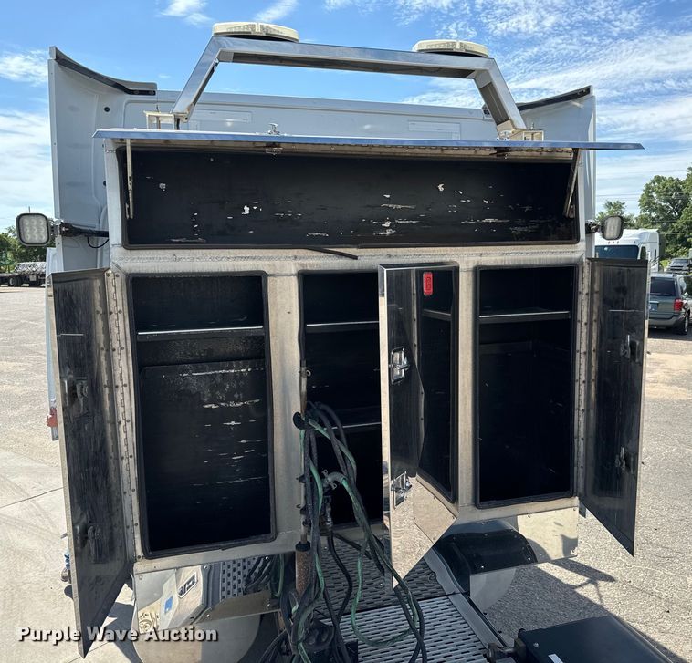 image for item NL9948 2020 Volvo  VNL semi truck