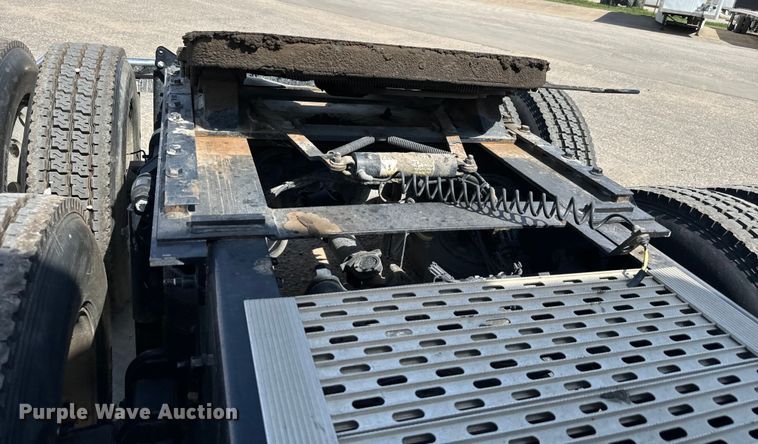 image for item NL9948 2020 Volvo  VNL semi truck