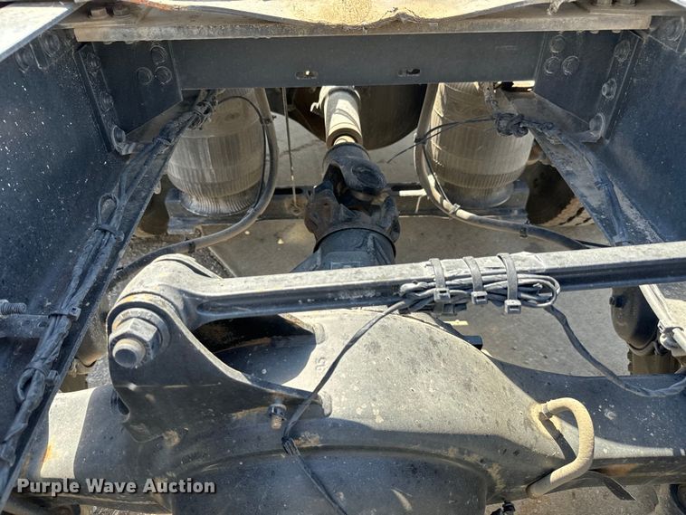 image for item NL9948 2020 Volvo  VNL semi truck