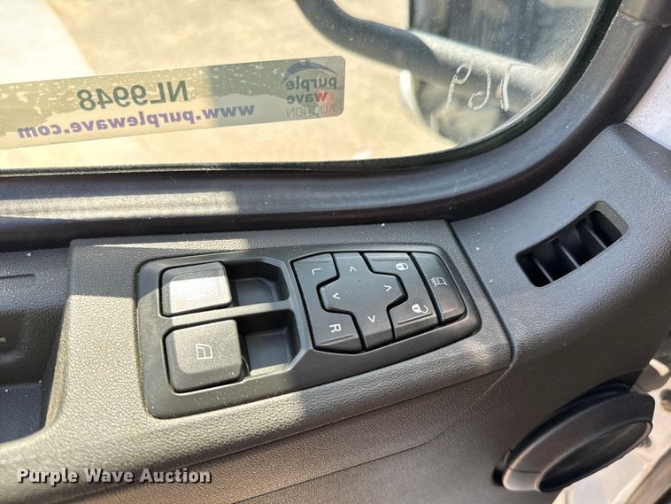 image for item NL9948 2020 Volvo  VNL semi truck