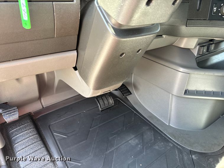 image for item NL9948 2020 Volvo  VNL semi truck