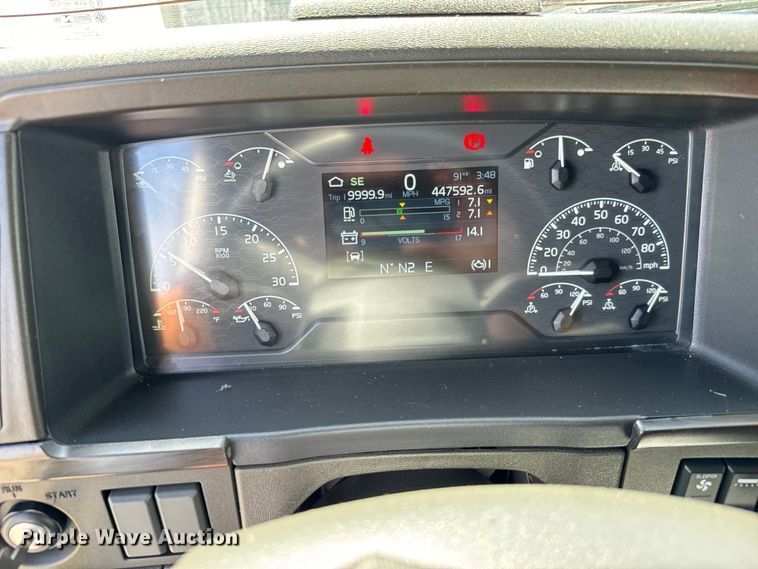 image for item NL9948 2020 Volvo  VNL semi truck