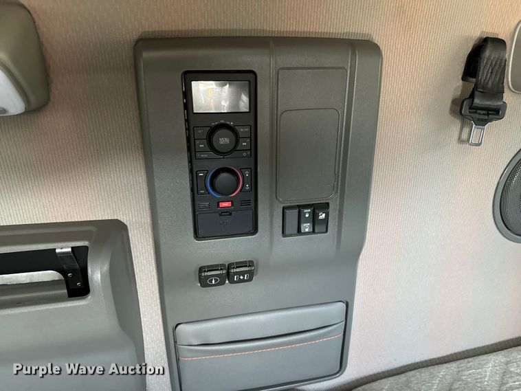 image for item NL9948 2020 Volvo  VNL semi truck