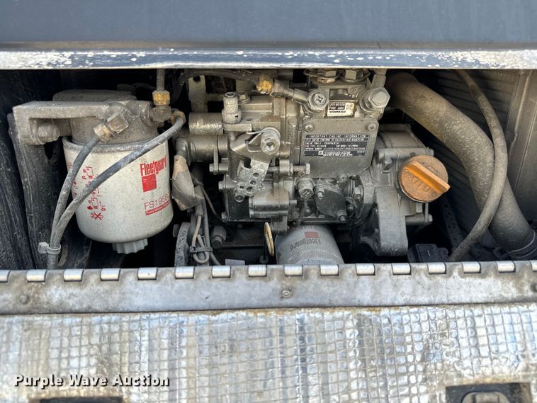 image for item NL9948 2020 Volvo  VNL semi truck