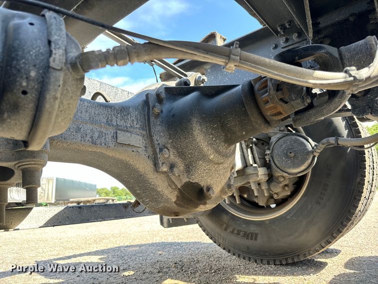 image for item NL9948 2020 Volvo  VNL semi truck