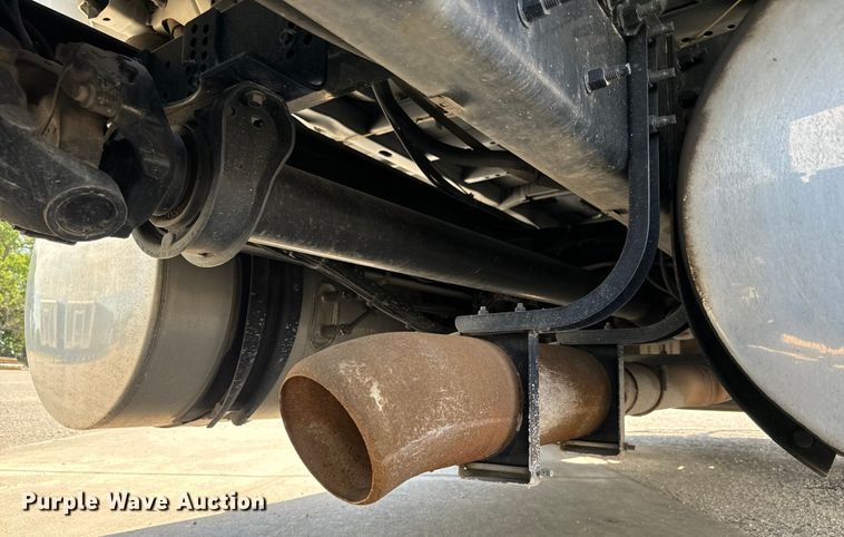 image for item NL9948 2020 Volvo  VNL semi truck