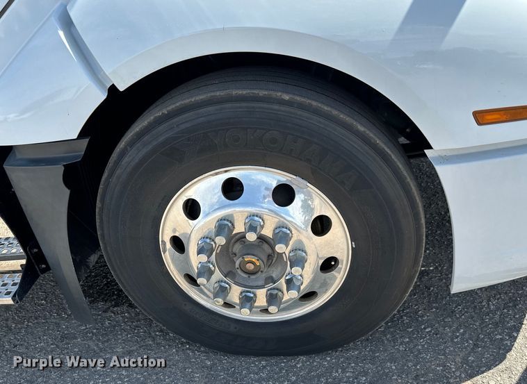 image for item NL9948 2020 Volvo  VNL semi truck