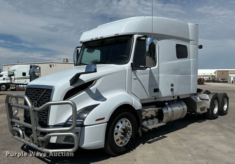 image for item NL9949 2021 Volvo VNL semi truck