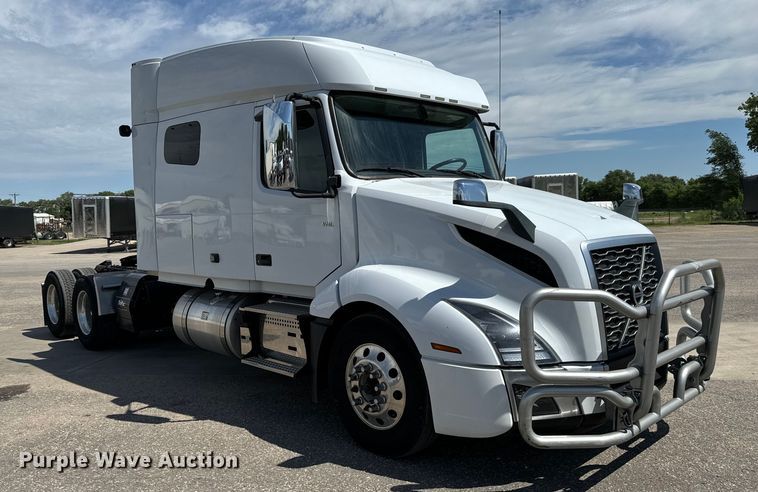 image for item NL9949 2021 Volvo VNL semi truck