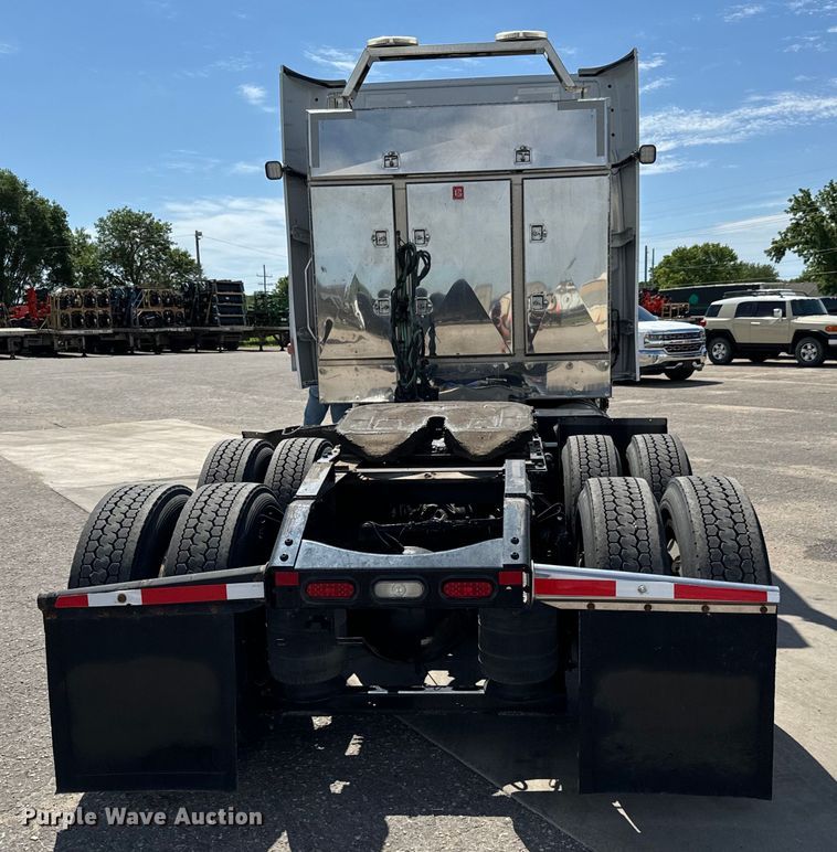 image for item NL9949 2021 Volvo VNL semi truck