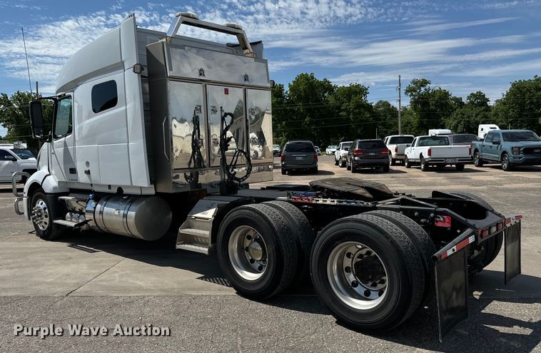 image for item NL9949 2021 Volvo VNL semi truck