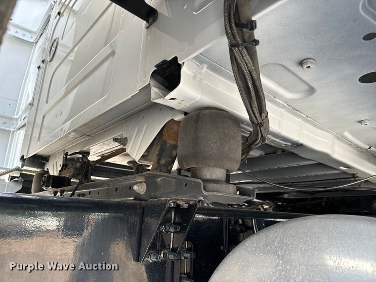 image for item NL9949 2021 Volvo VNL semi truck