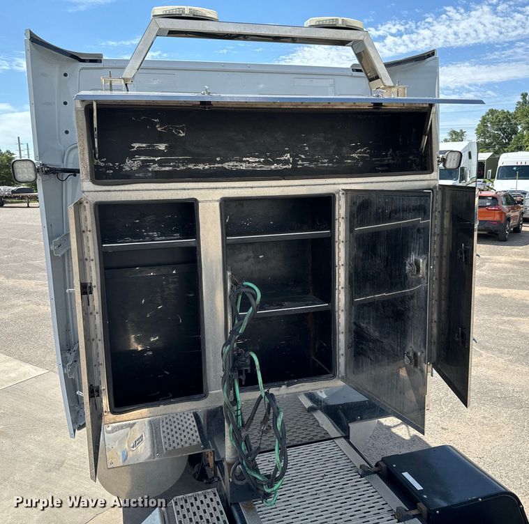 image for item NL9949 2021 Volvo VNL semi truck