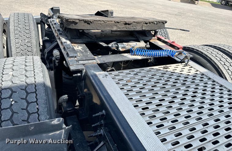 image for item NL9949 2021 Volvo VNL semi truck