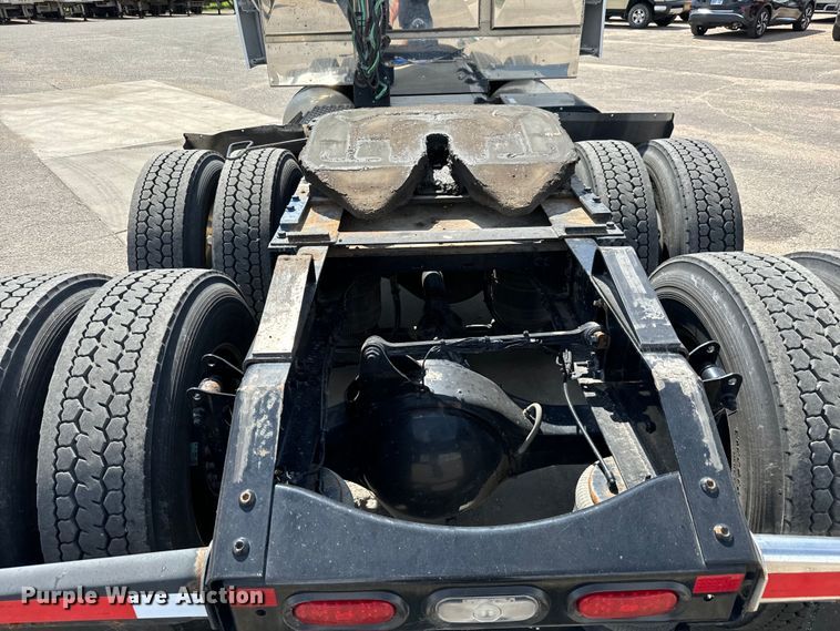 image for item NL9949 2021 Volvo VNL semi truck