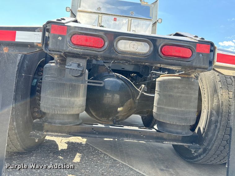 image for item NL9949 2021 Volvo VNL semi truck