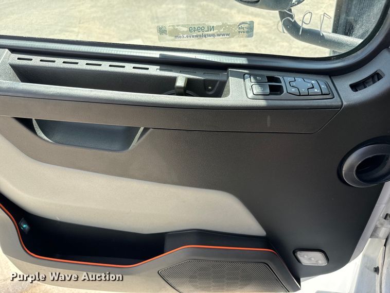 image for item NL9949 2021 Volvo VNL semi truck