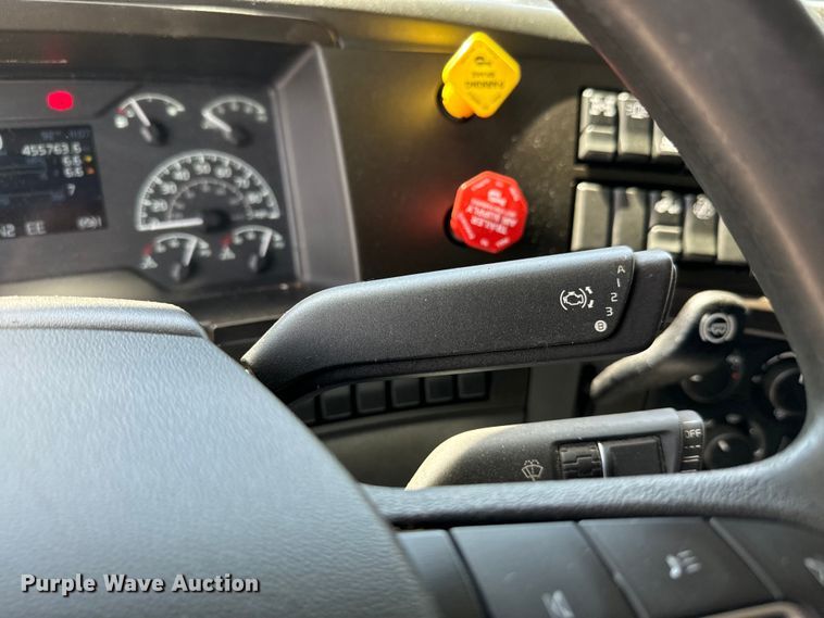 image for item NL9949 2021 Volvo VNL semi truck