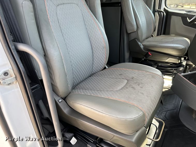 image for item NL9949 2021 Volvo VNL semi truck