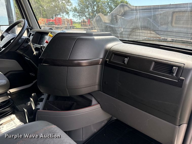 image for item NL9949 2021 Volvo VNL semi truck