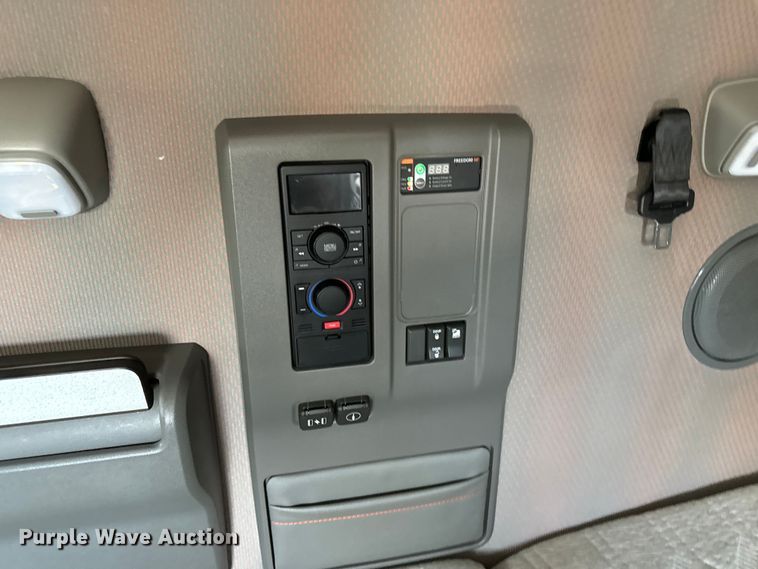 image for item NL9949 2021 Volvo VNL semi truck