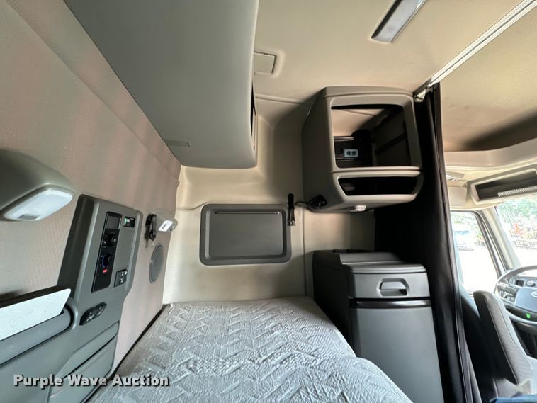 image for item NL9949 2021 Volvo VNL semi truck