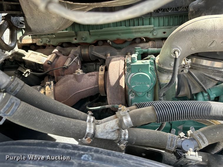 image for item NL9949 2021 Volvo VNL semi truck