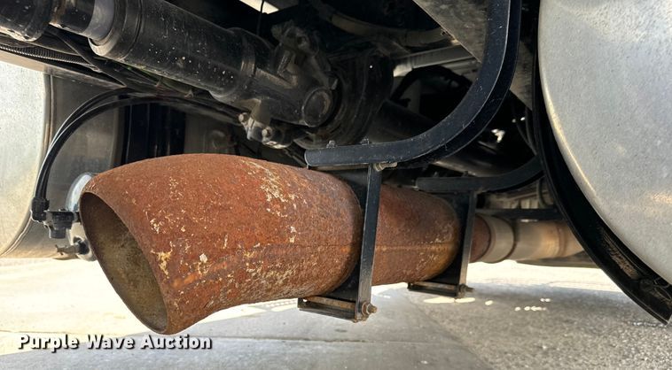 image for item NL9949 2021 Volvo VNL semi truck