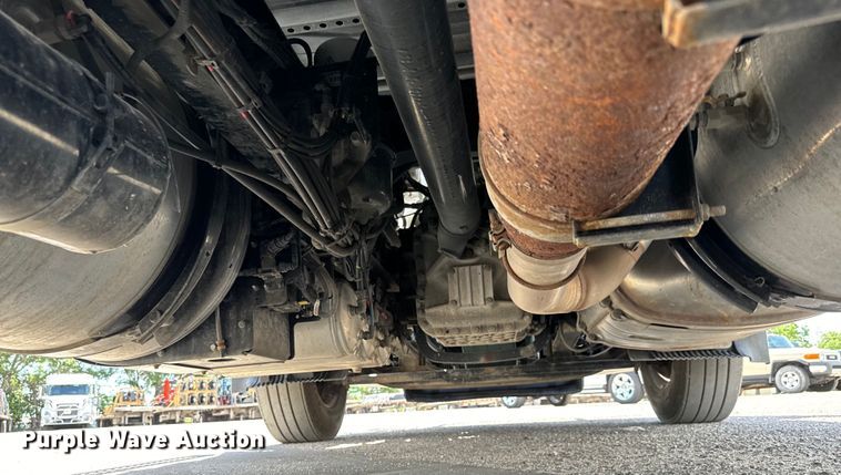 image for item NL9949 2021 Volvo VNL semi truck