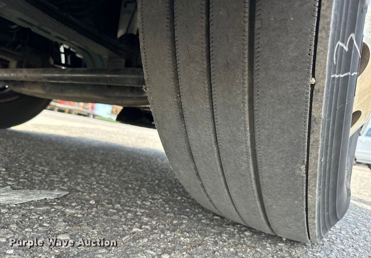 image for item NL9949 2021 Volvo VNL semi truck