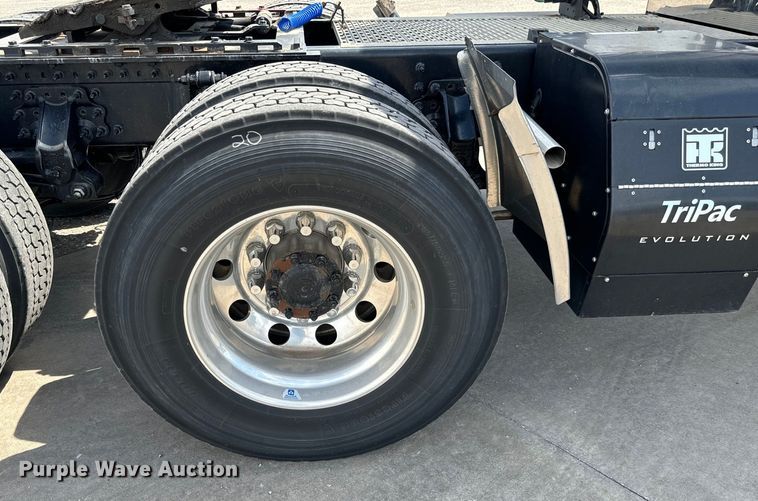 image for item NL9949 2021 Volvo VNL semi truck