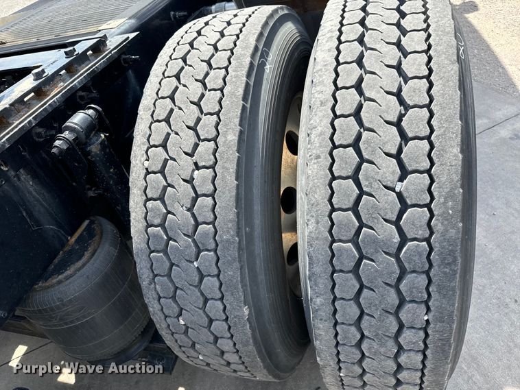 image for item NL9949 2021 Volvo VNL semi truck