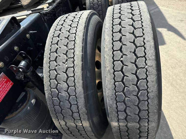 image for item NL9949 2021 Volvo VNL semi truck