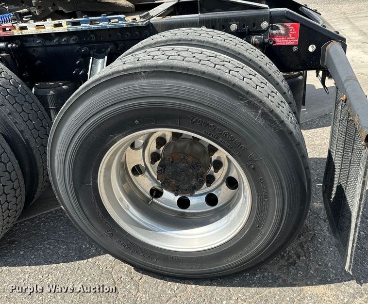 image for item NL9949 2021 Volvo VNL semi truck