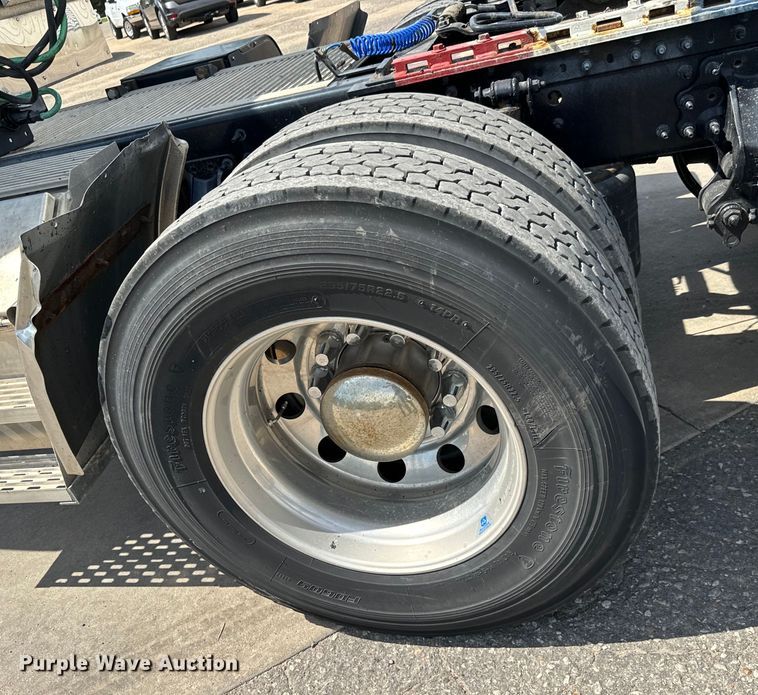 image for item NL9949 2021 Volvo VNL semi truck