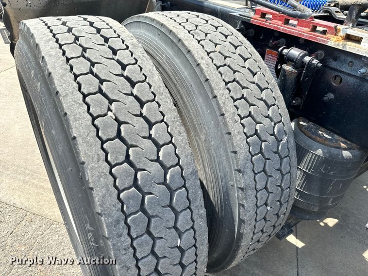 image for item NL9949 2021 Volvo VNL semi truck