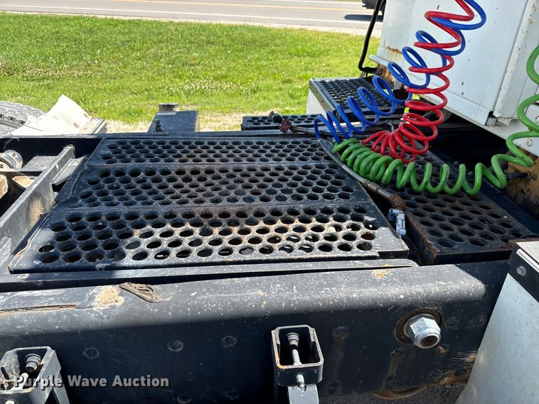 image for item NL9969 2003 Ottawa Truck 30 yard truck