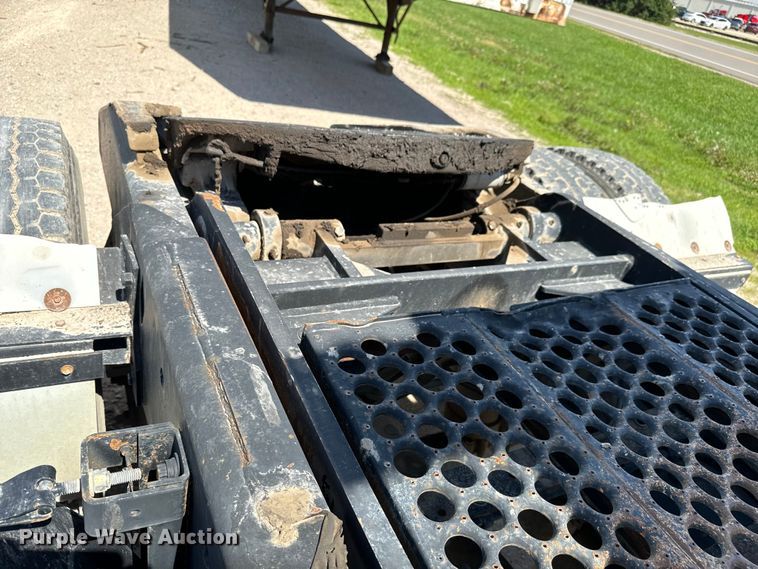 image for item NL9969 2003 Ottawa Truck 30 yard truck