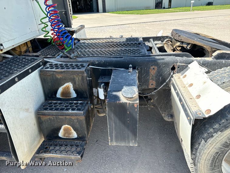 image for item NL9969 2003 Ottawa Truck 30 yard truck