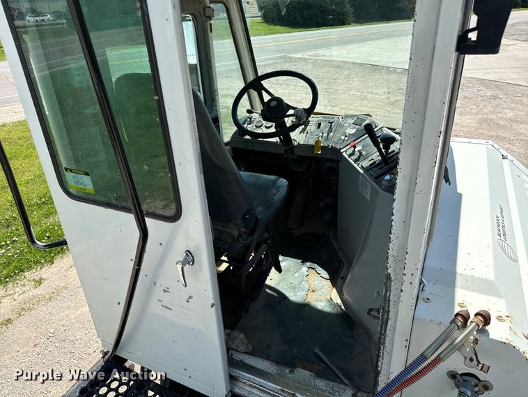 image for item NL9969 2003 Ottawa Truck 30 yard truck