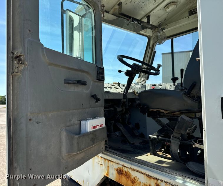 image for item NL9969 2003 Ottawa Truck 30 yard truck