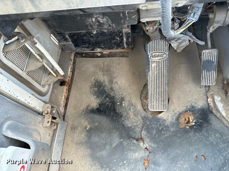 image for item NL9969 2003 Ottawa Truck 30 yard truck