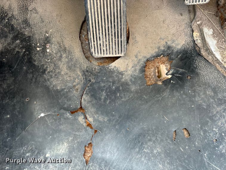 image for item NL9969 2003 Ottawa Truck 30 yard truck