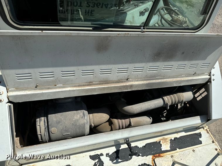 image for item NL9969 2003 Ottawa Truck 30 yard truck