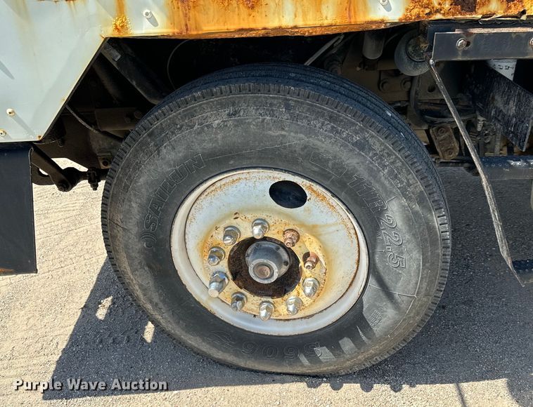 image for item NL9969 2003 Ottawa Truck 30 yard truck