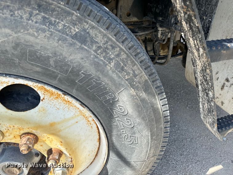 image for item NL9969 2003 Ottawa Truck 30 yard truck